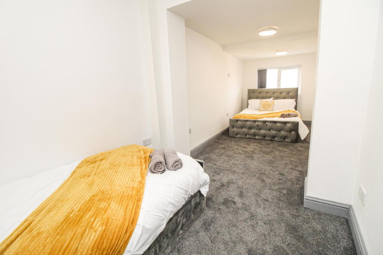 Holiday home Remarkable 4-bed House In Bradford Bradford (West Yorkshire)