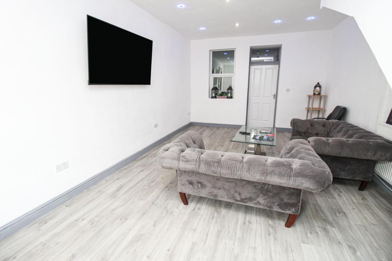 Holiday home Remarkable 4-bed House In Bradford Bradford (West Yorkshire)