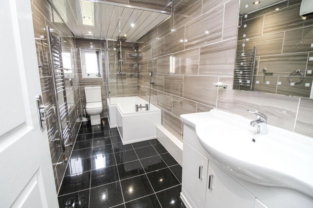 Remarkable 4-bed House In Bradford Holiday home Bradford (West Yorkshire)