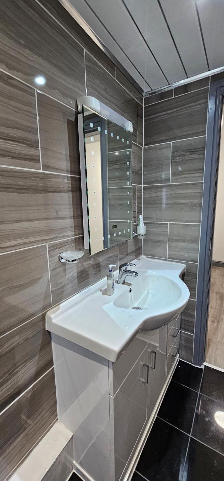Holiday home Remarkable 4-bed House In Bradford Bradford (West Yorkshire)