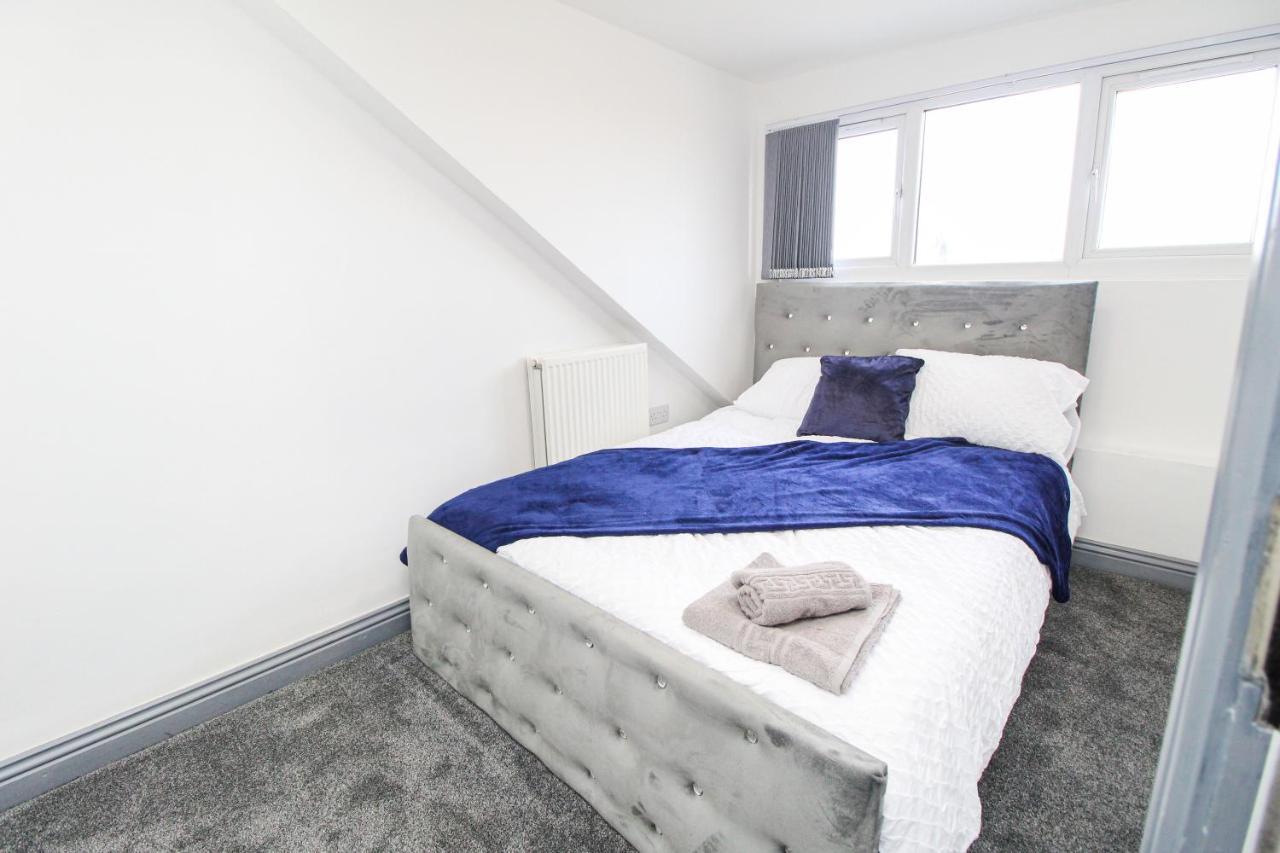 Remarkable 4-bed House In Bradford Bradford (West Yorkshire)