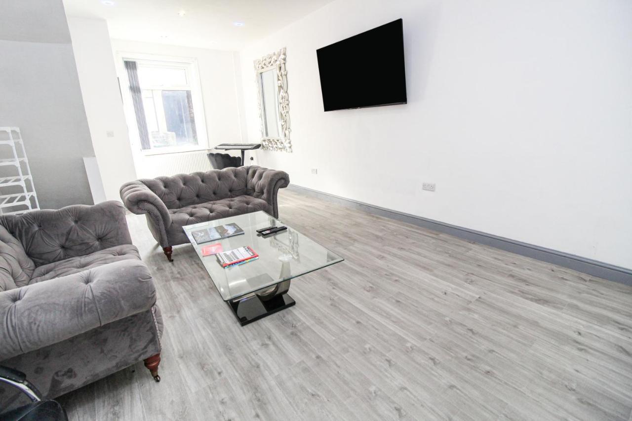 Remarkable 4-bed House In Bradford Holiday home Bradford (West Yorkshire)