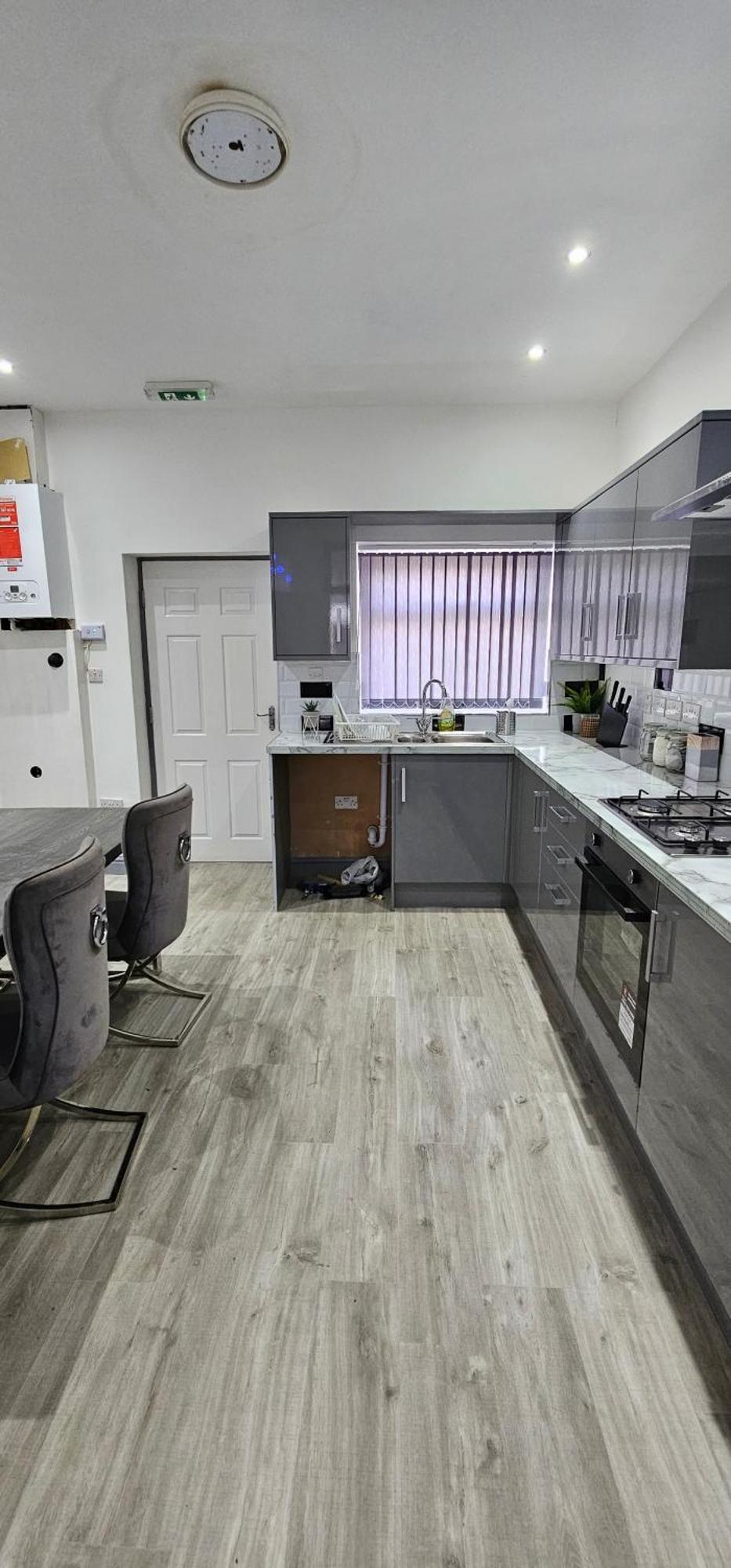 Remarkable 4-bed House In Bradford